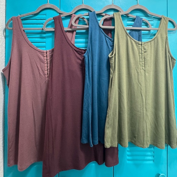 Torrid Size 3 Everyday/Super Soft Rib Scoop Neck Hook & Eye Tank Tops LOT OF 4 - Picture 1 of 16